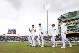 Tiêu đề: Archer's Fiery Return: England's Pace Attack Intensifies for Second India Test