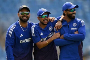 Gavaskar Urges India to Include Kuldeep Yadav in Second Test, Regardless of Bumrah's Fitness