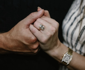 Taylor Swift's Engagement Ring: Is Its Diamond a Golconda Gem? Instagram User Sparks India Origin Debate