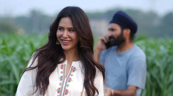 Sonam Bajwa's radiant and natural makeup
