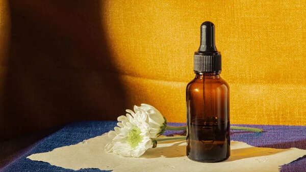 Hair Oil vs. Hair Serum: Which is Best for Your Hair Type and Needs? A Comprehensive Guide