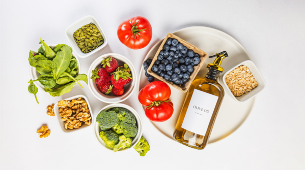 A healthy diet helps prevent bladder cancer.